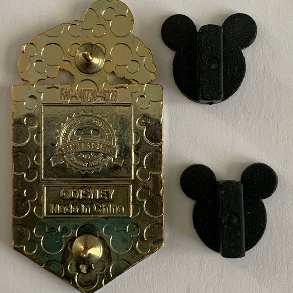 Disney VIP Tours - VIP lanyard medal - Picture 11 of 15